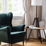 Elegant Filtry With Parking In By Renters Apartment *