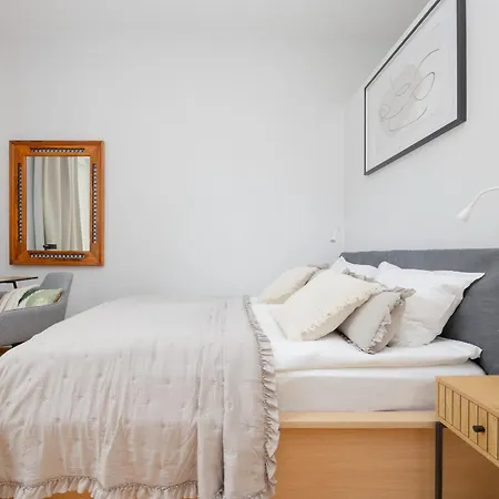 Elegant Filtry With Parking In By Renters *