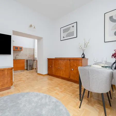 Elegant Filtry With Parking In By Renters דירה ורשה