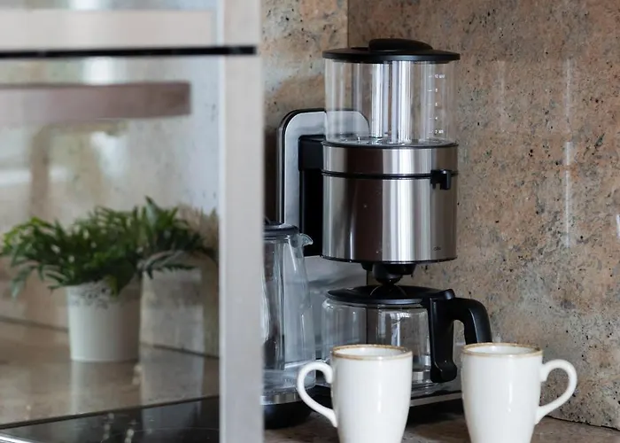 Elegant Filtry With Parking In By Renters Apartment *