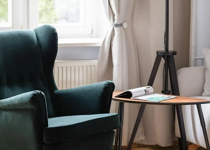 Elegant Filtry With Parking In By Renters Apartment *