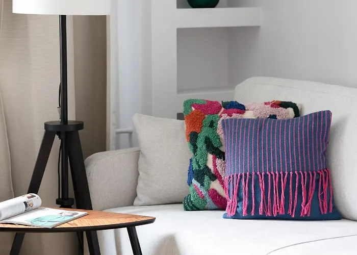 Elegant Filtry With Parking In By Renters Apartment *